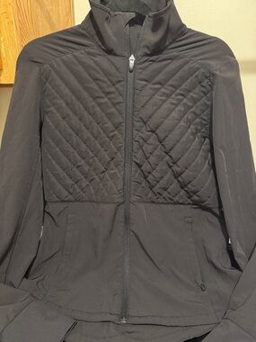 Women’s Black Quilted Front Zip Up Jacket Size M
